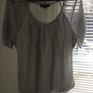 New dress blouse loose fitting but professional for the office